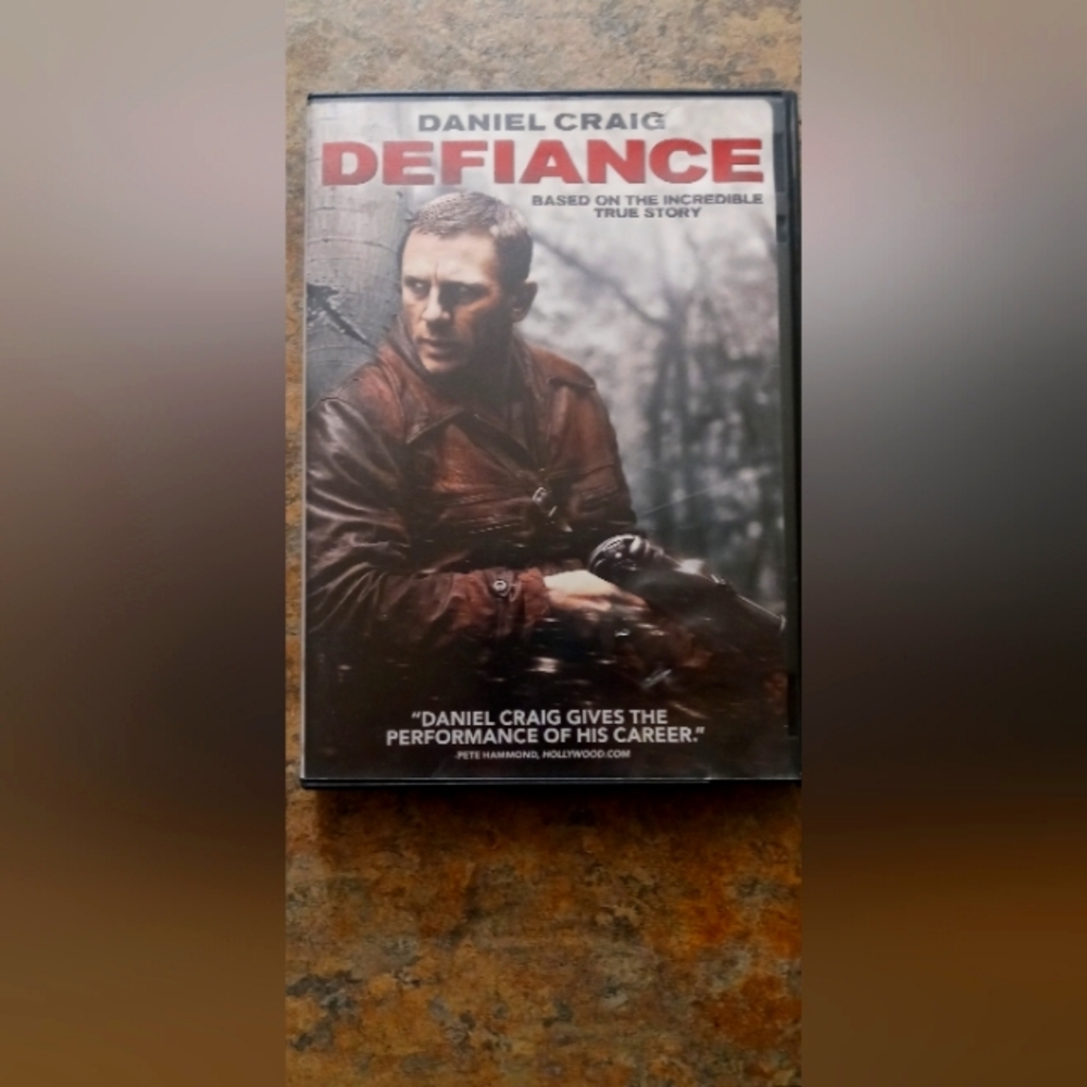 Defiance (Daniel Craig) - DVD - Brown Cover Art